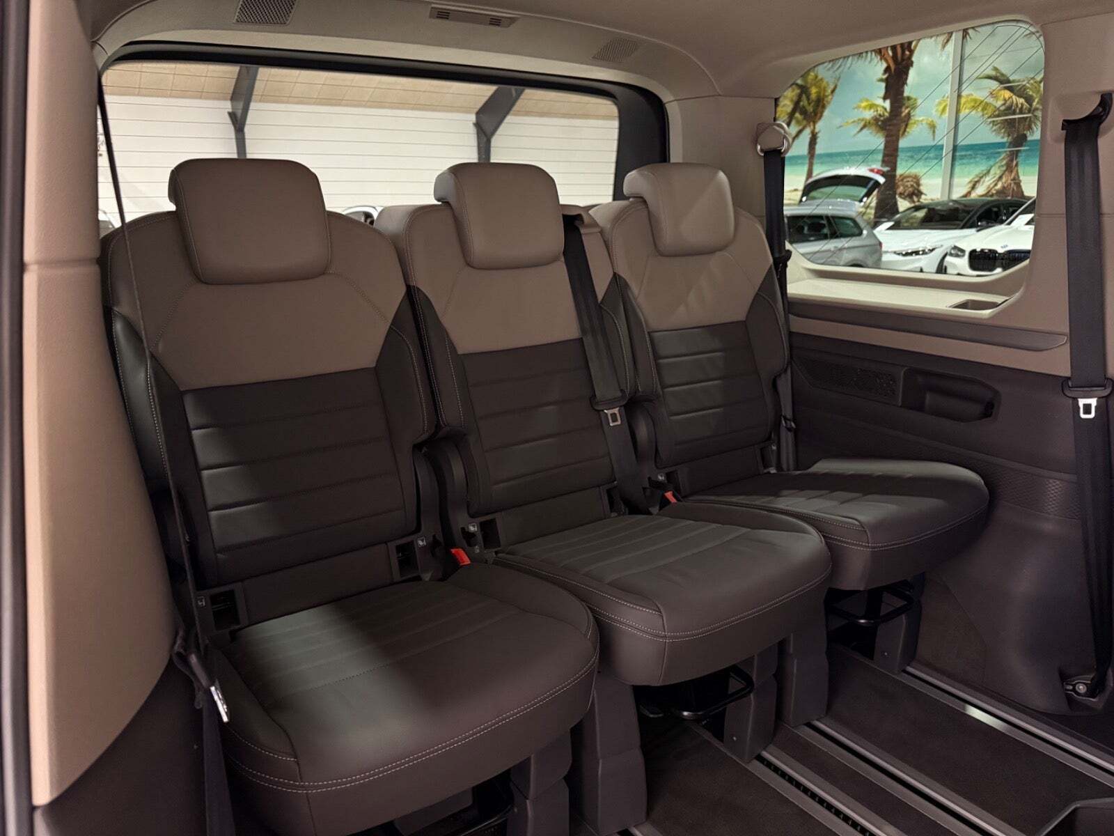 Hvid VW Multivan fra 2023