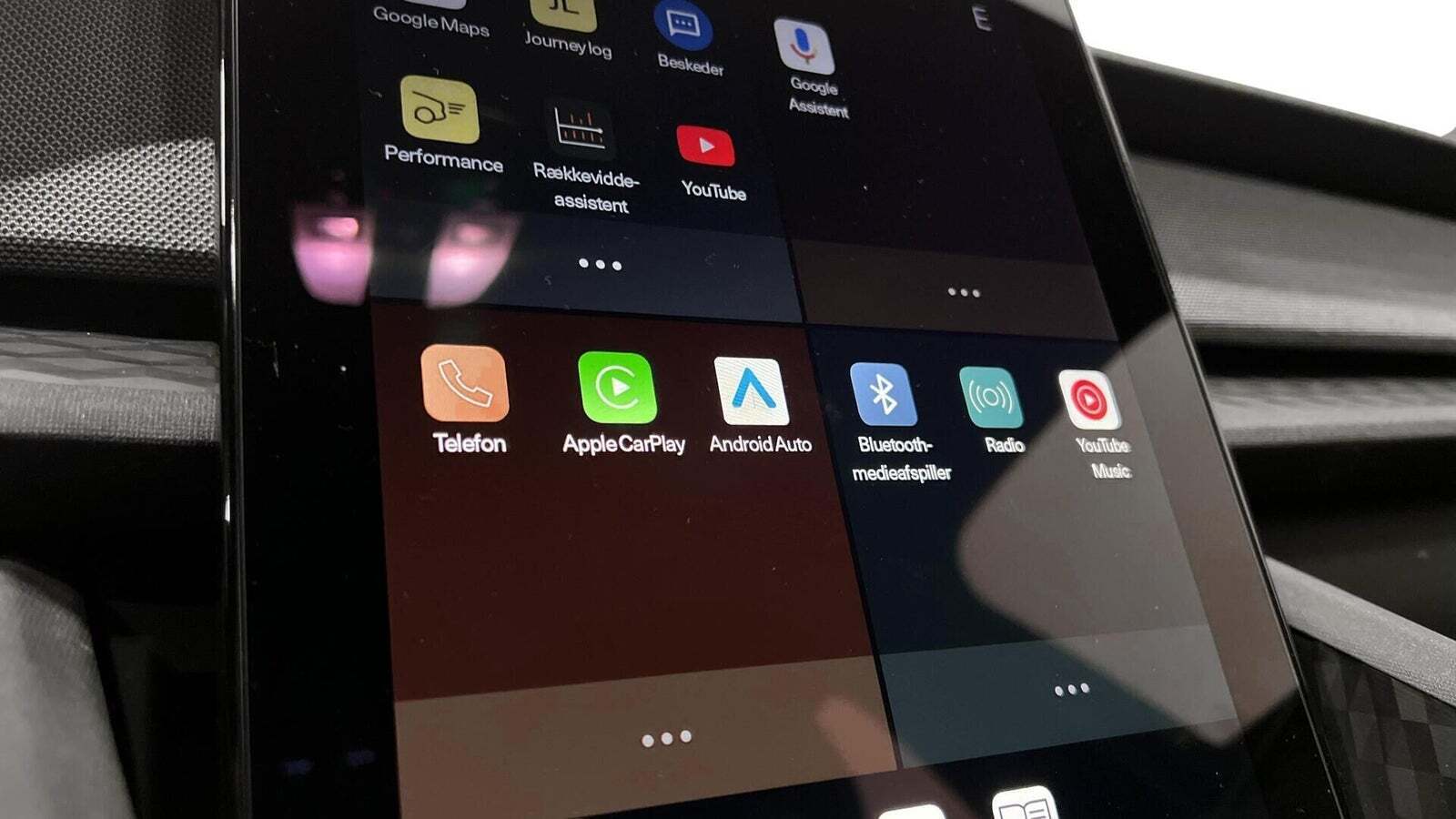 Grå Polestar 2 fra 2023