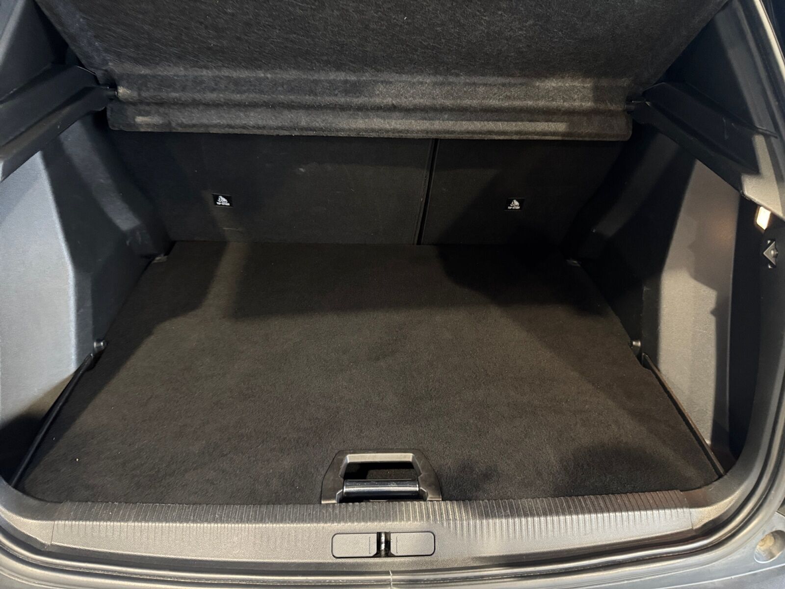 Sort Peugeot e-2008 fra 2022