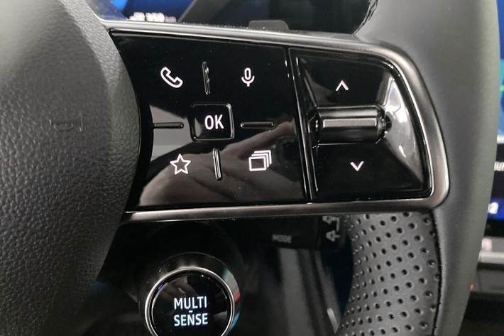 Rød Renault Scénic fra 2025