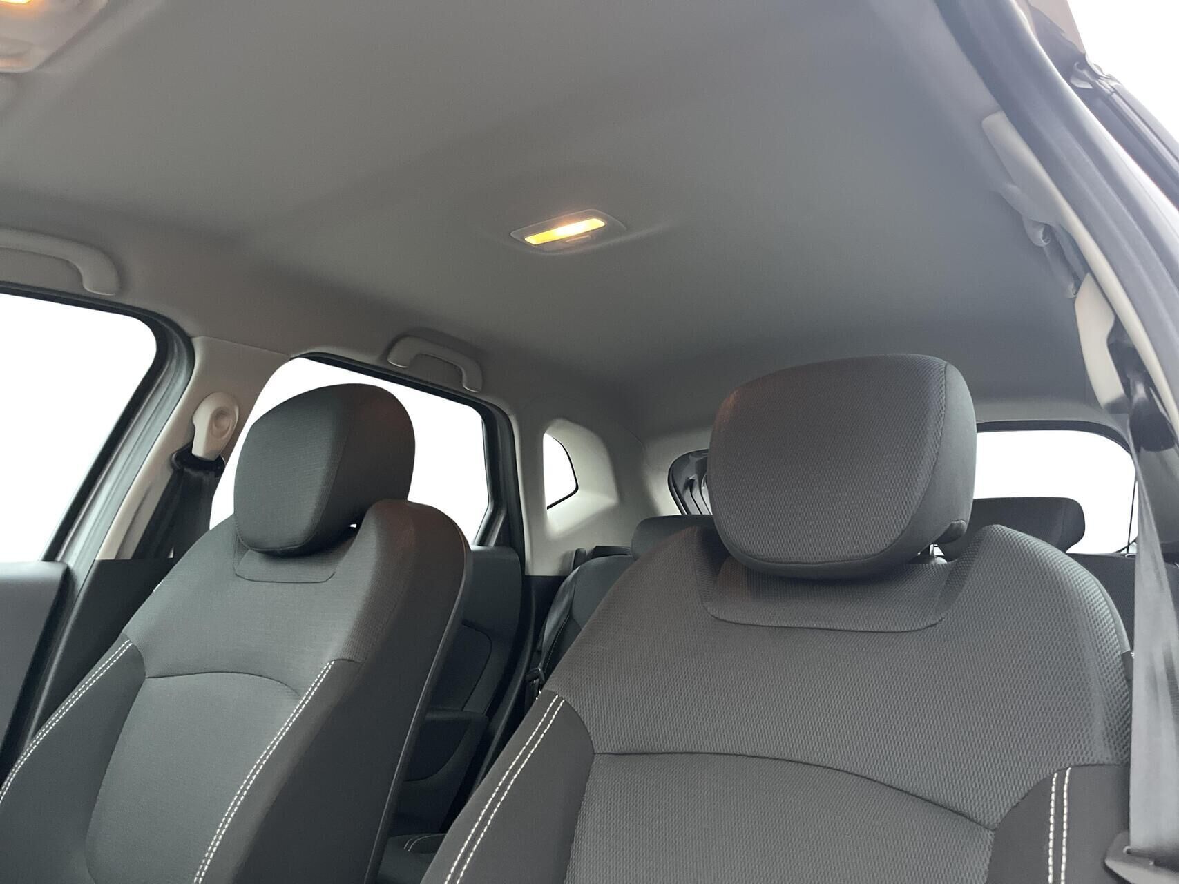 Grå Renault Captur fra 2018