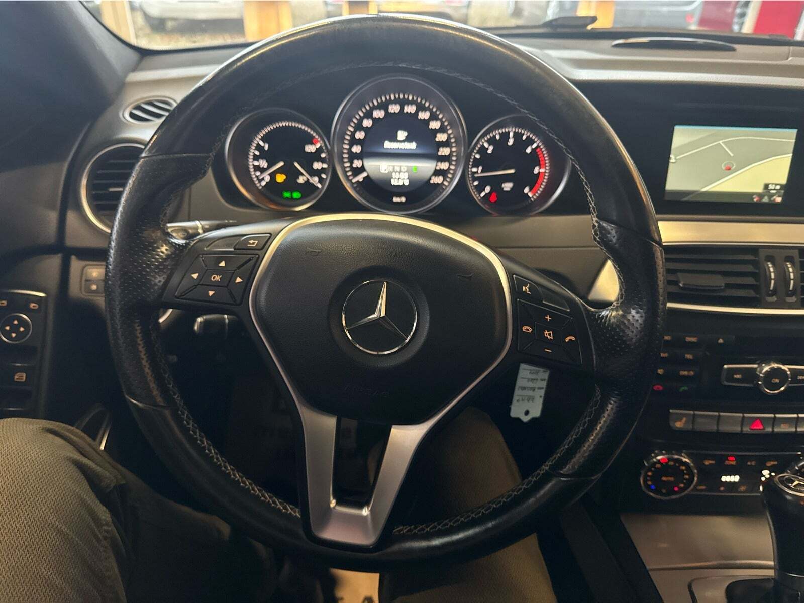 Sort Mercedes C200 fra 2013