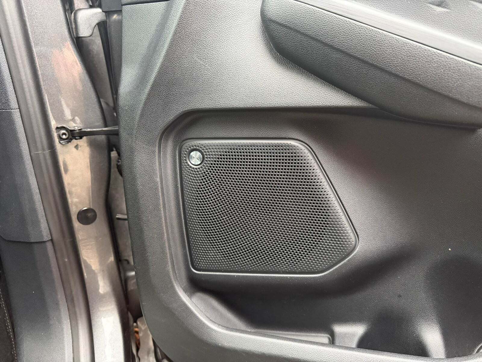 Grå Ford Kuga fra 2020