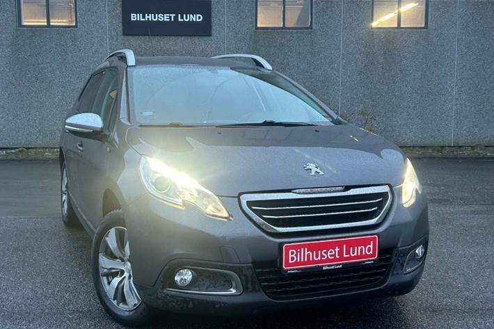 Grå Peugeot 2008 fra 2016 set udefra