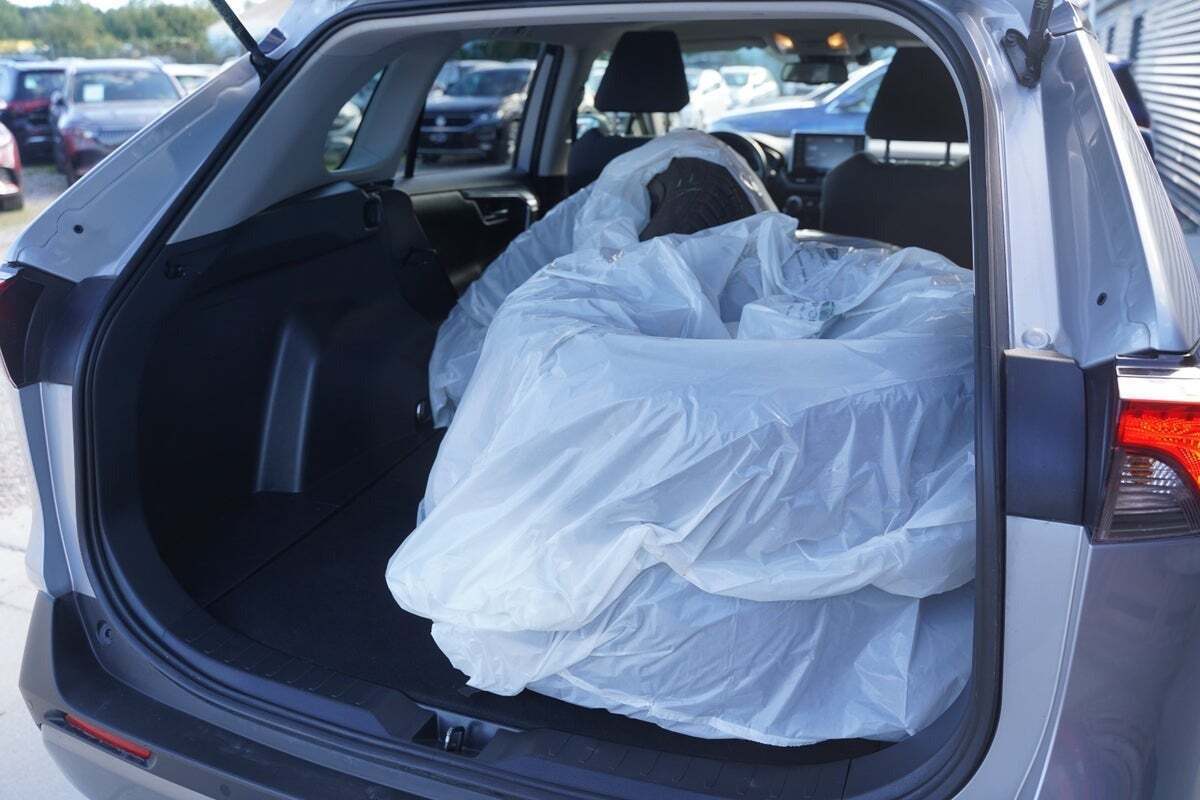 Grå Toyota RAV4 fra 2020