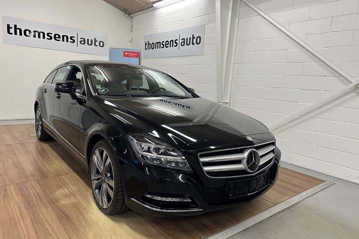 Sort Mercedes CLS350 fra 2013 set udefra