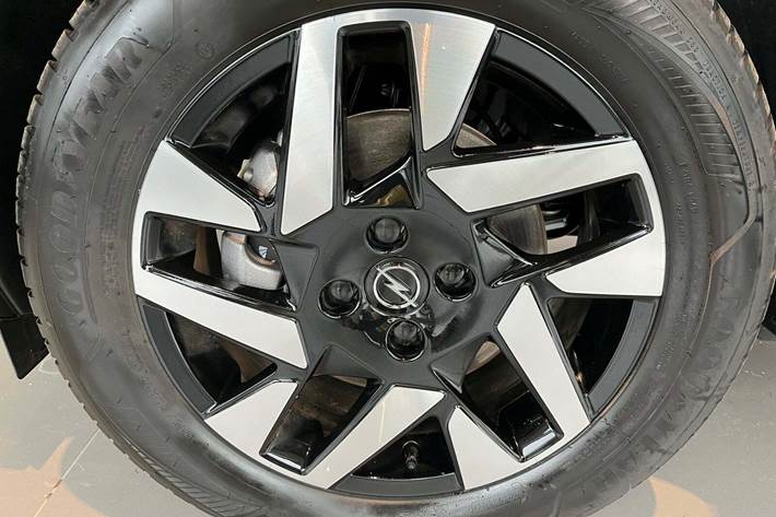 Sølv Opel Mokka-e fra 2023