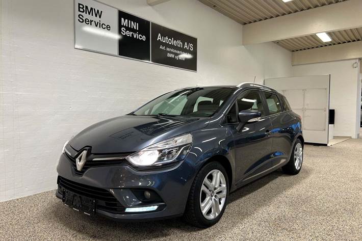 Grå Renault Clio IV fra 2018 set udefra