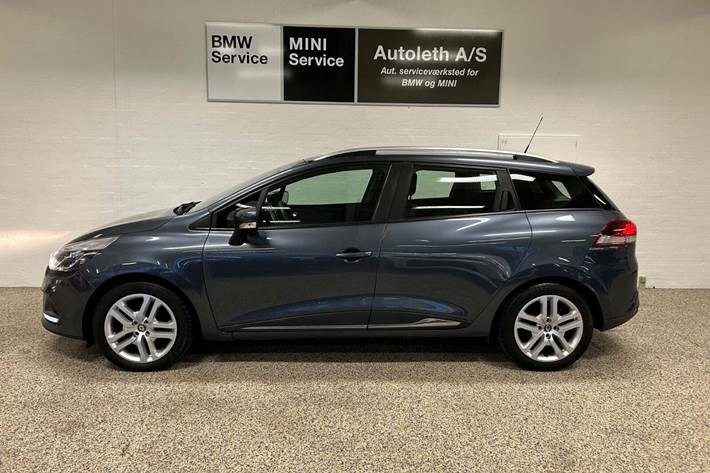 Grå Renault Clio IV fra 2018