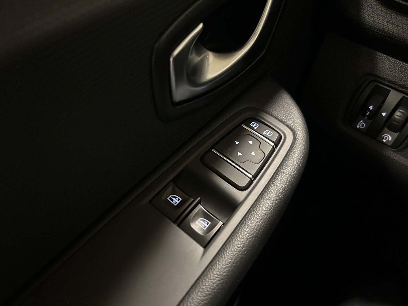 Grå Renault Clio IV fra 2018