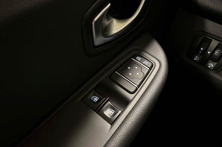 Grå Renault Clio IV fra 2018