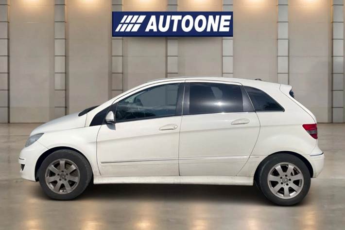 Hvid Mercedes B200 fra 2008