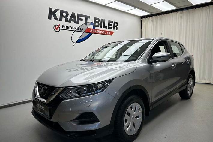 Grå Nissan Qashqai fra 2019 set udefra