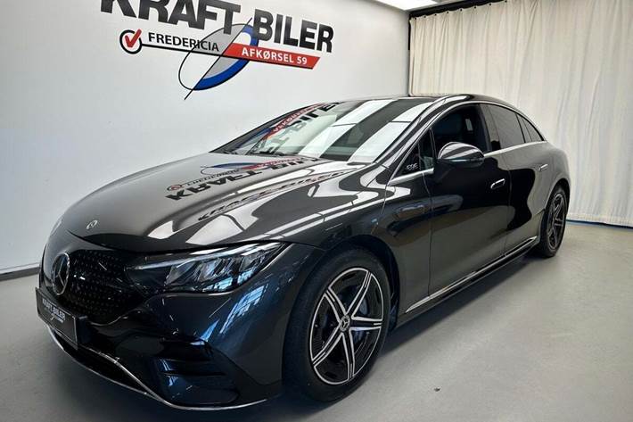 Grå Mercedes EQE350 fra 2024 set udefra