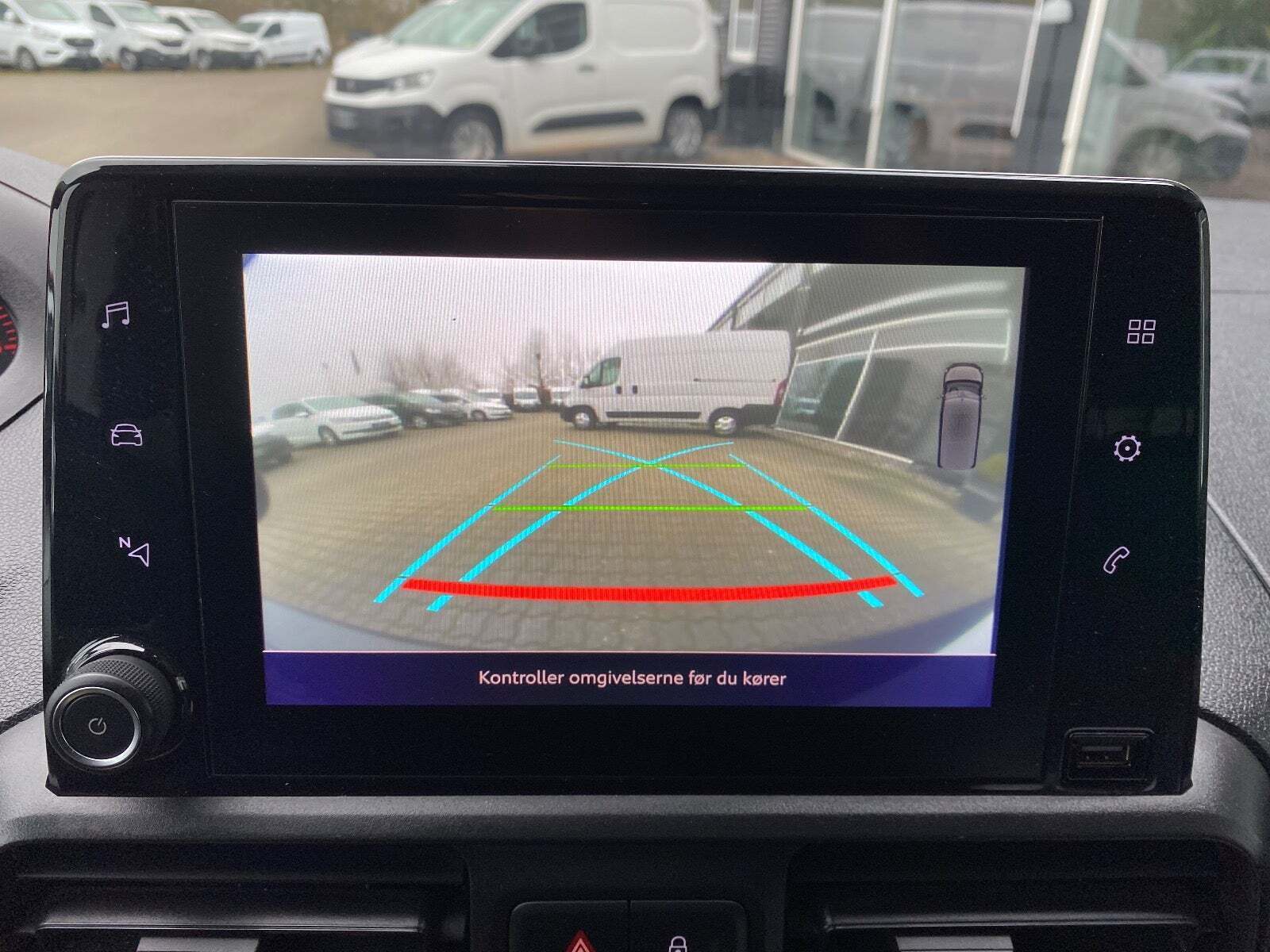 Hvid Peugeot Partner fra 2020