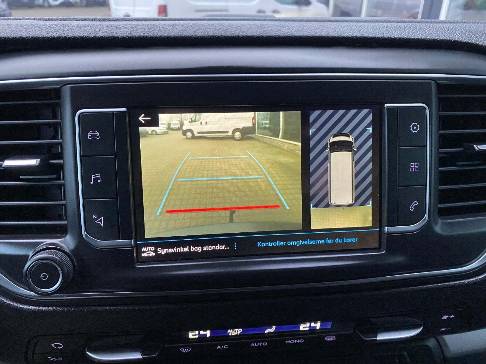 Grå Peugeot Expert fra 2021