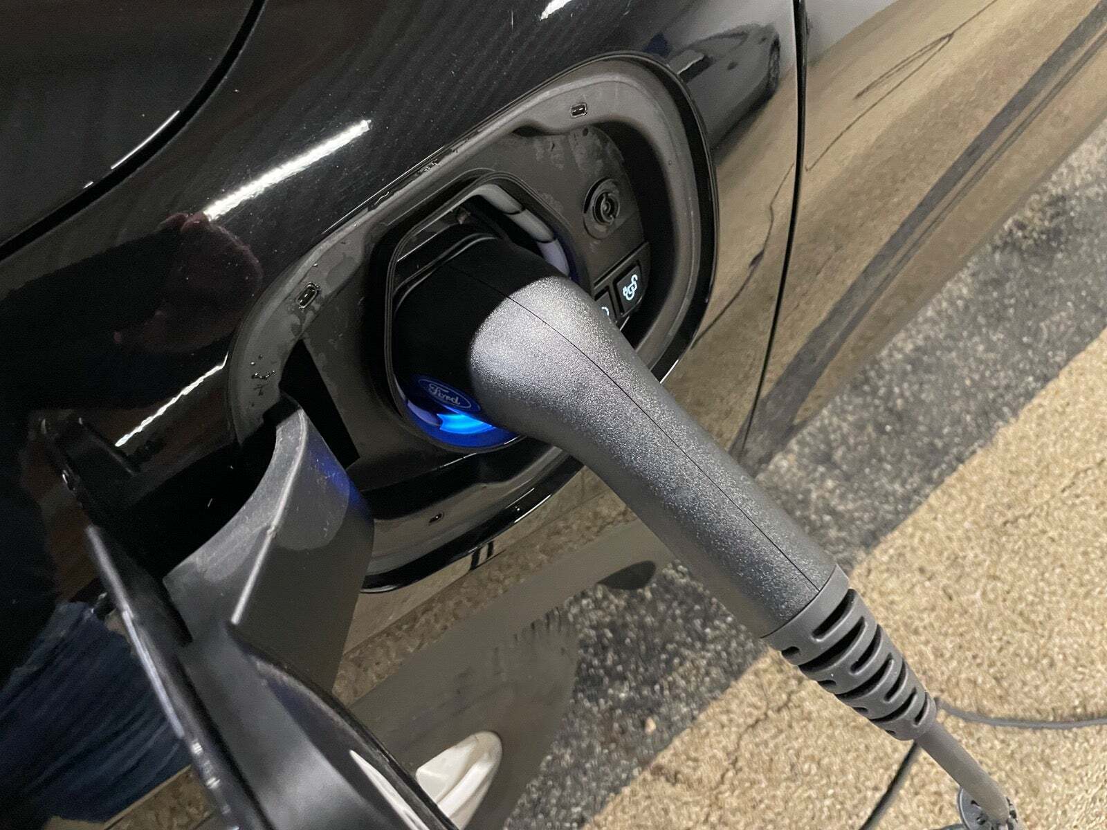 Sort Ford Kuga fra 2023