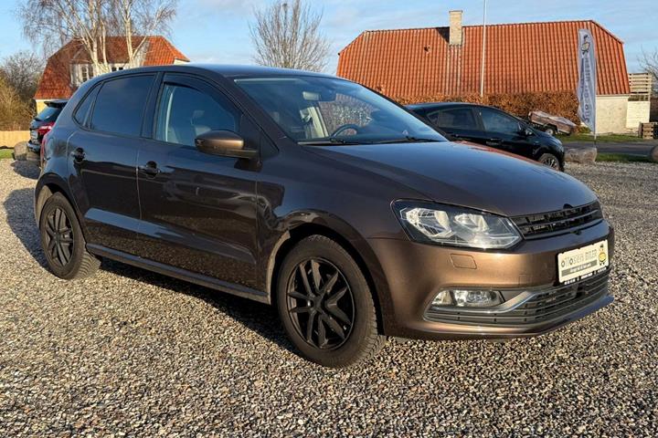 Brun VW Polo fra 2015 set udefra
