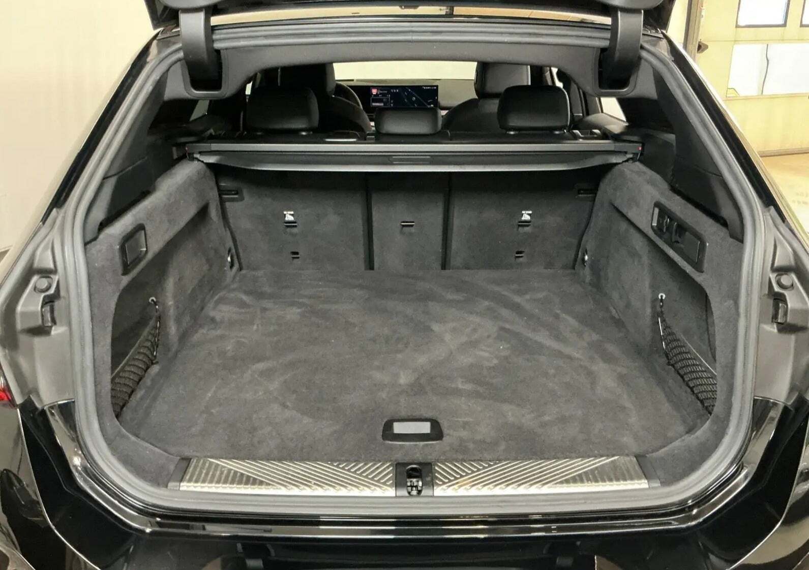 Sort BMW i5 fra 2024