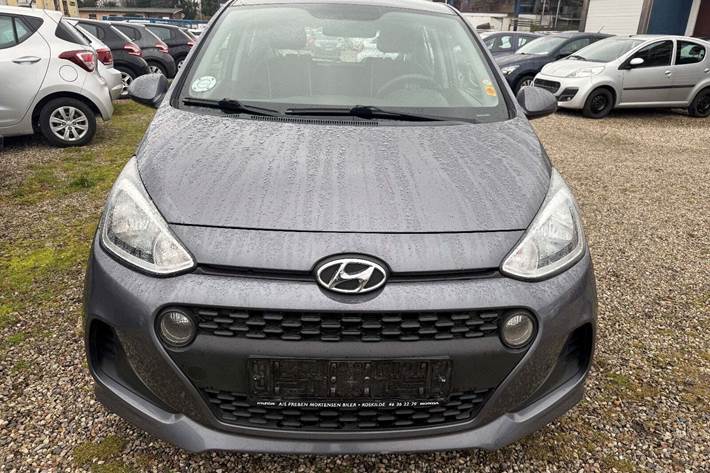 Grå Hyundai i10 fra 2017