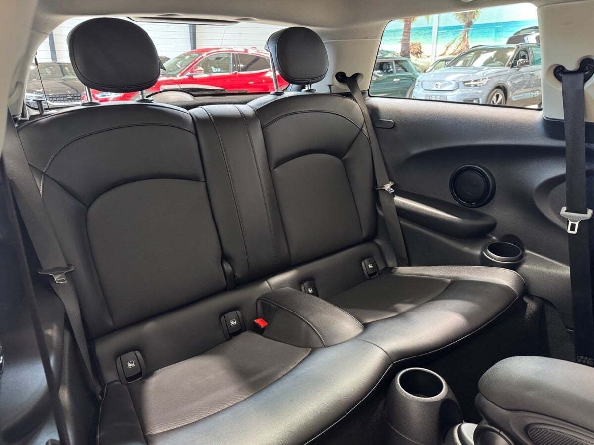 Hvid Mini Cooper SE fra 2022