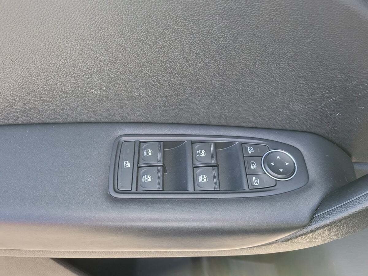 Grå Renault Captur fra 2021