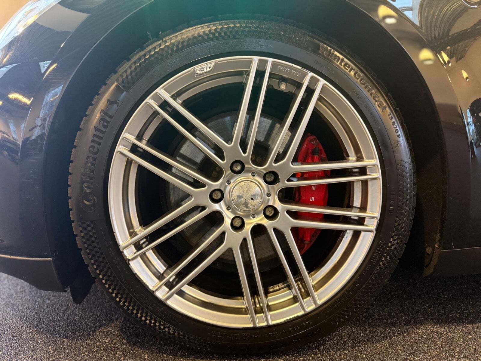 Sort Tesla Model S fra 2015