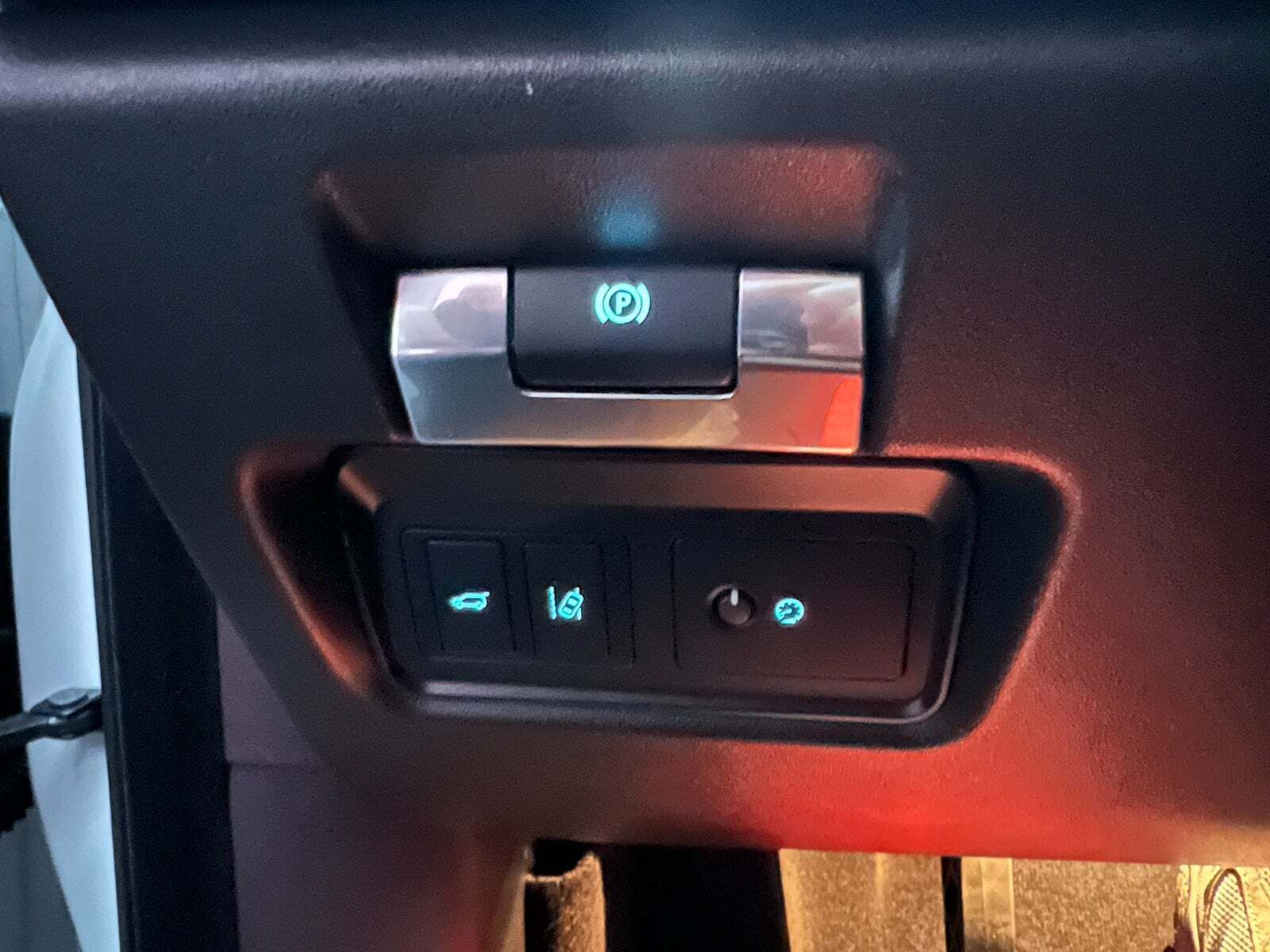 Hvid Jaguar E-Pace fra 2019