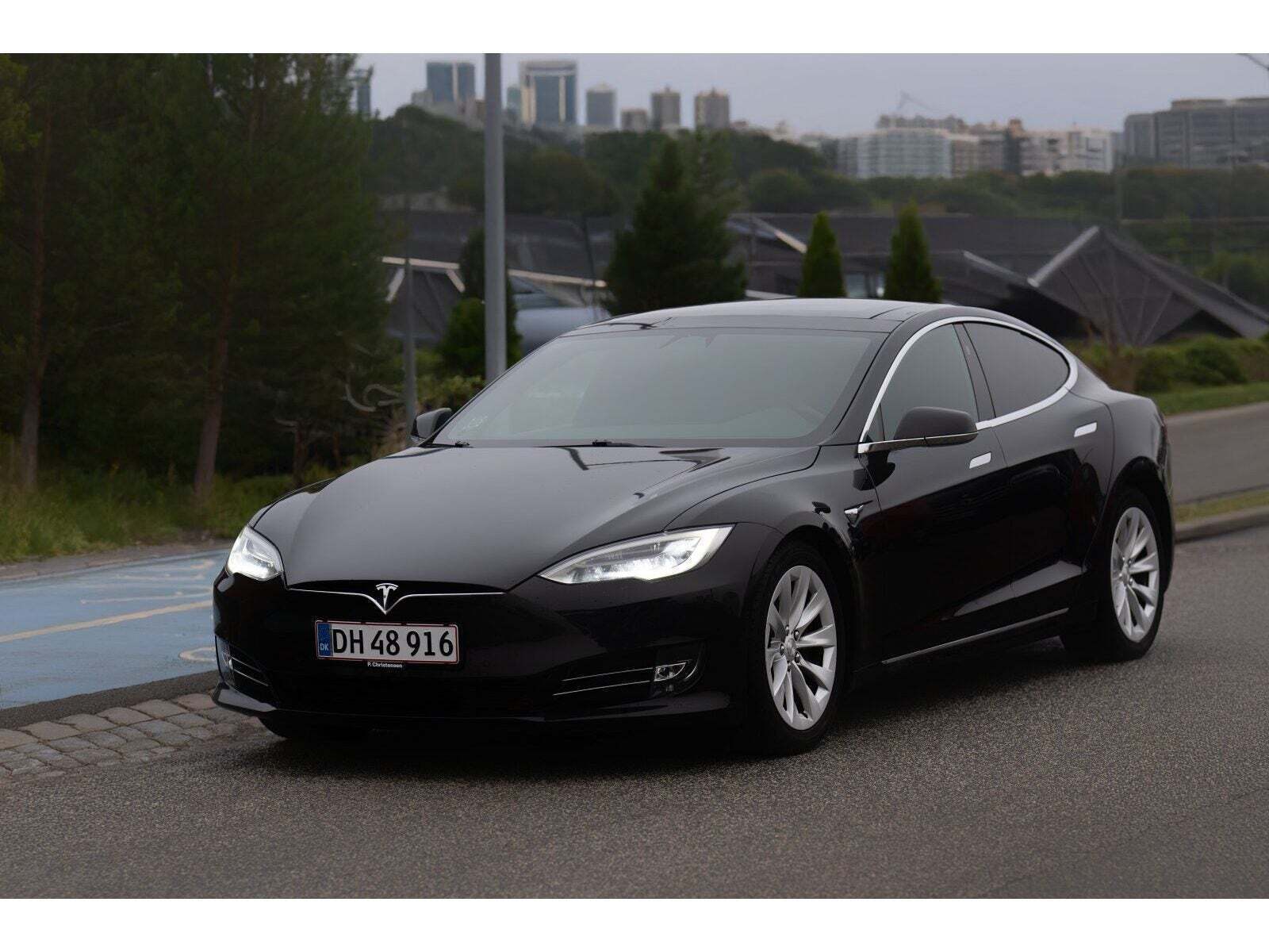 Tesla Model S 75