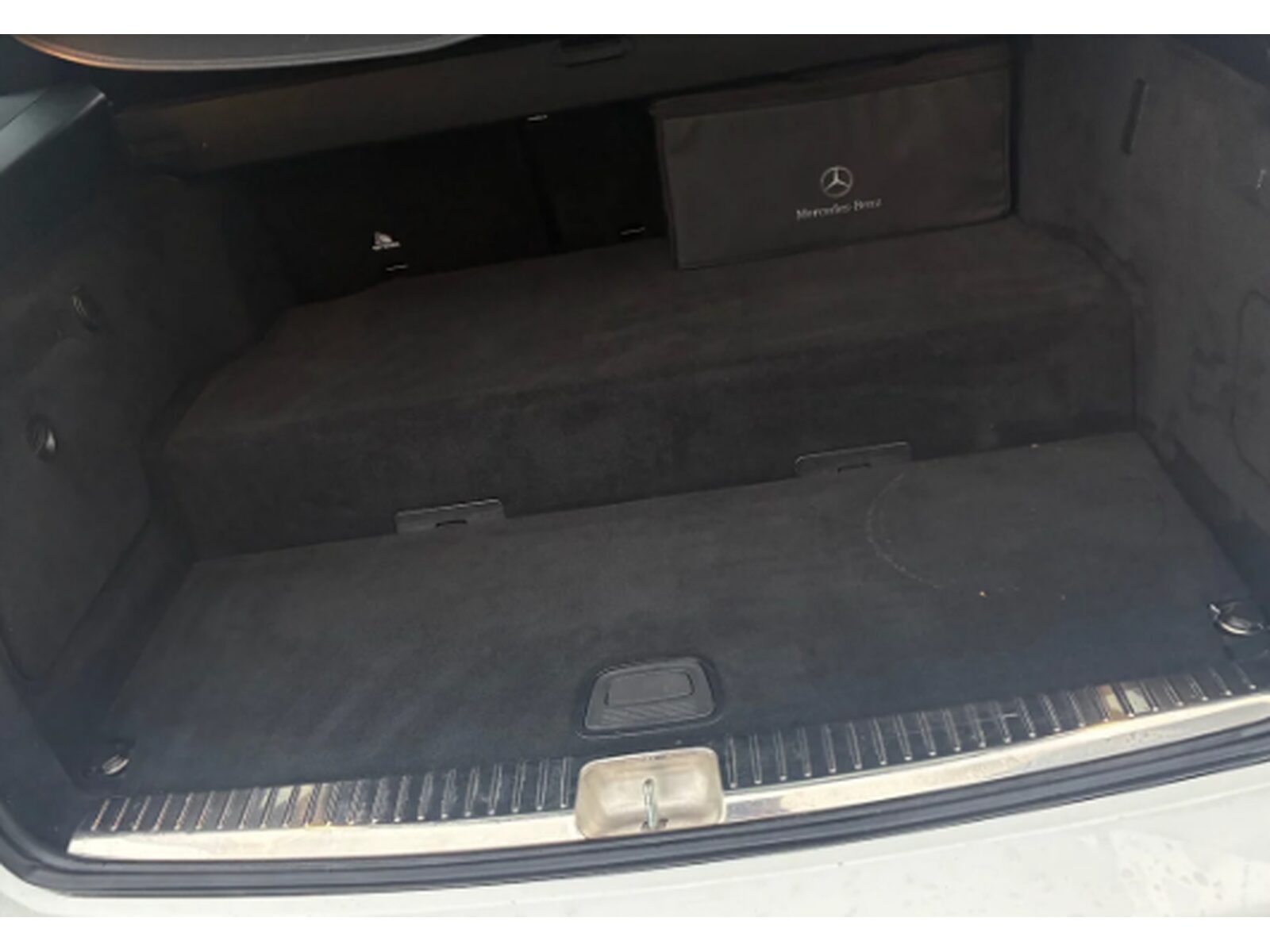 Hvid Mercedes C300 de fra 2019