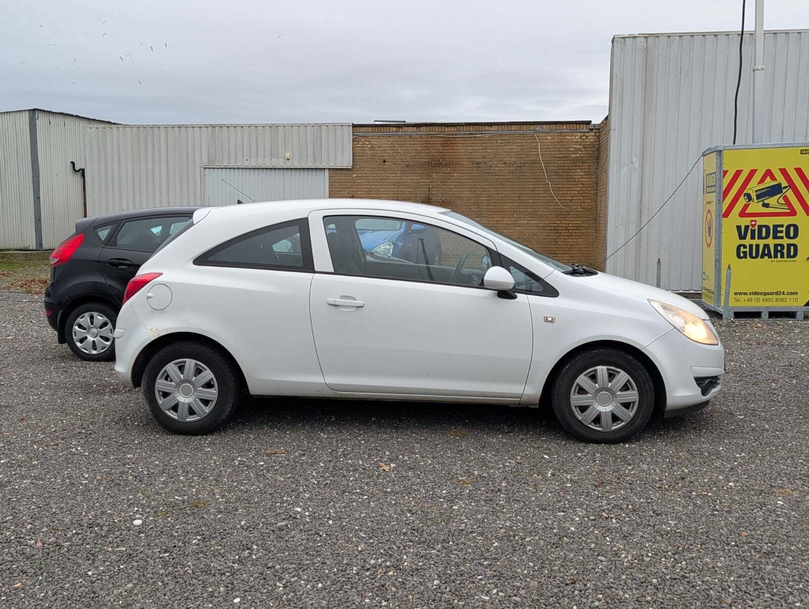Hvid Opel Corsa fra 2008