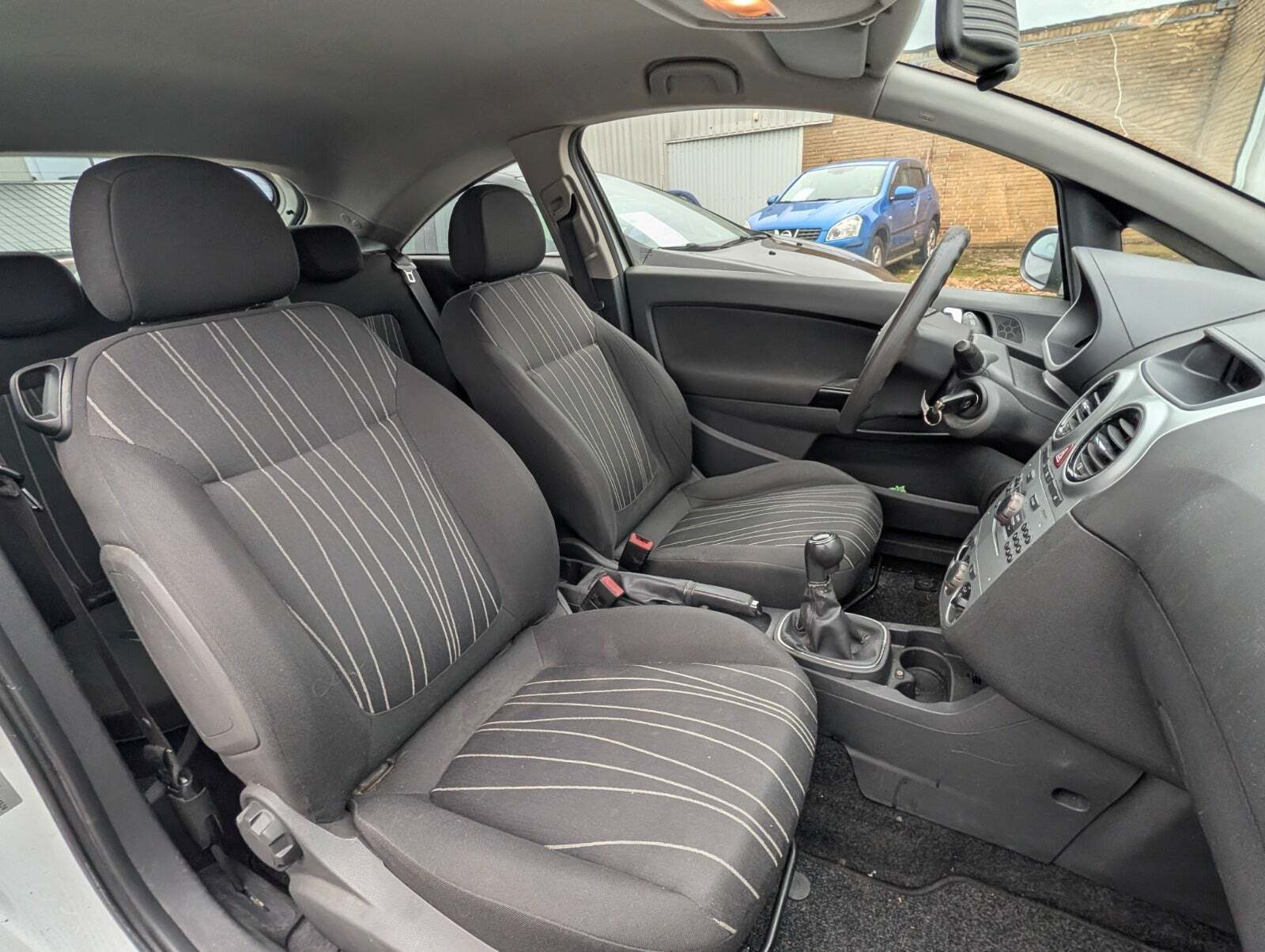 Hvid Opel Corsa fra 2008