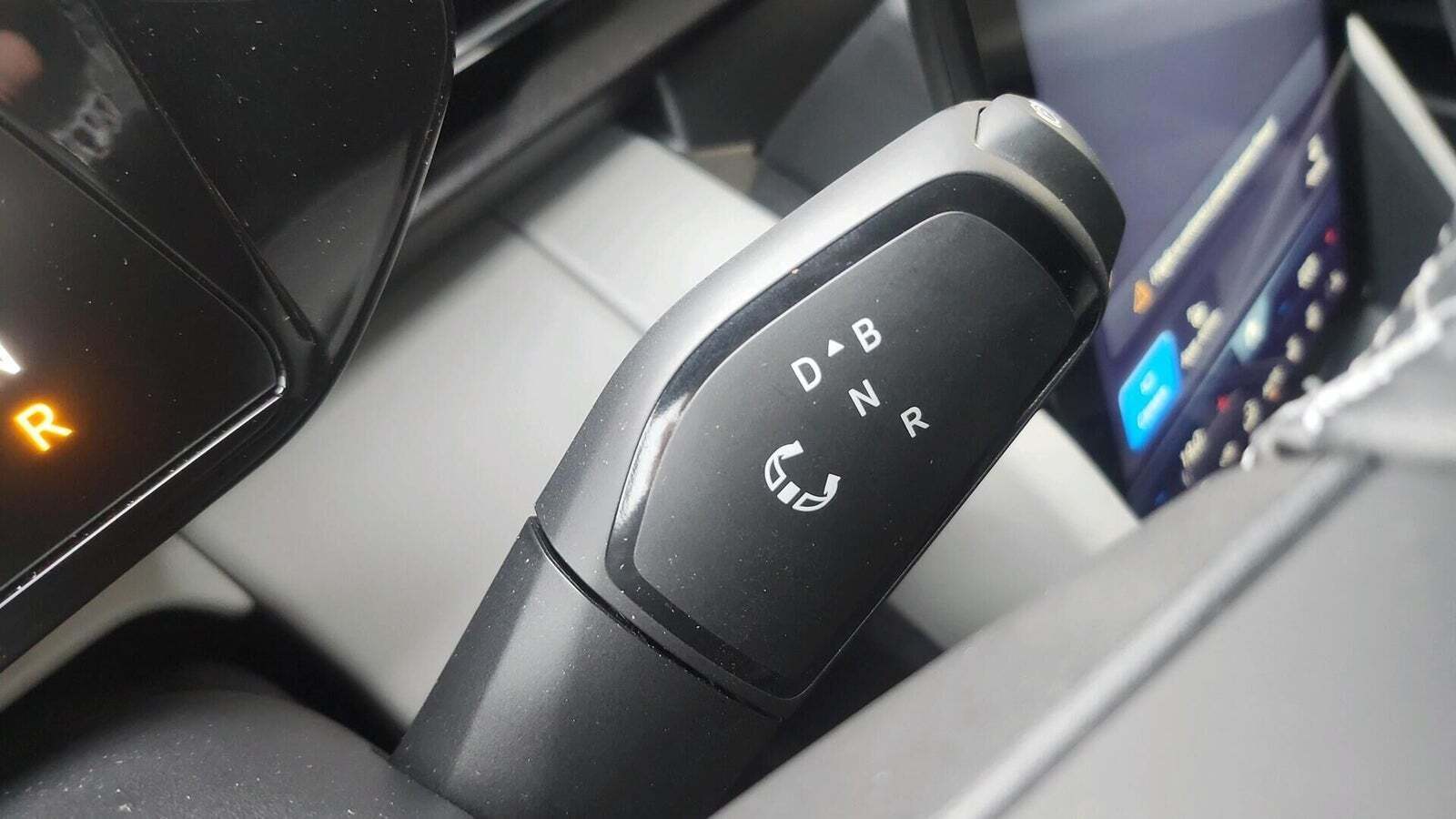 Rød Ford Explorer fra 2025