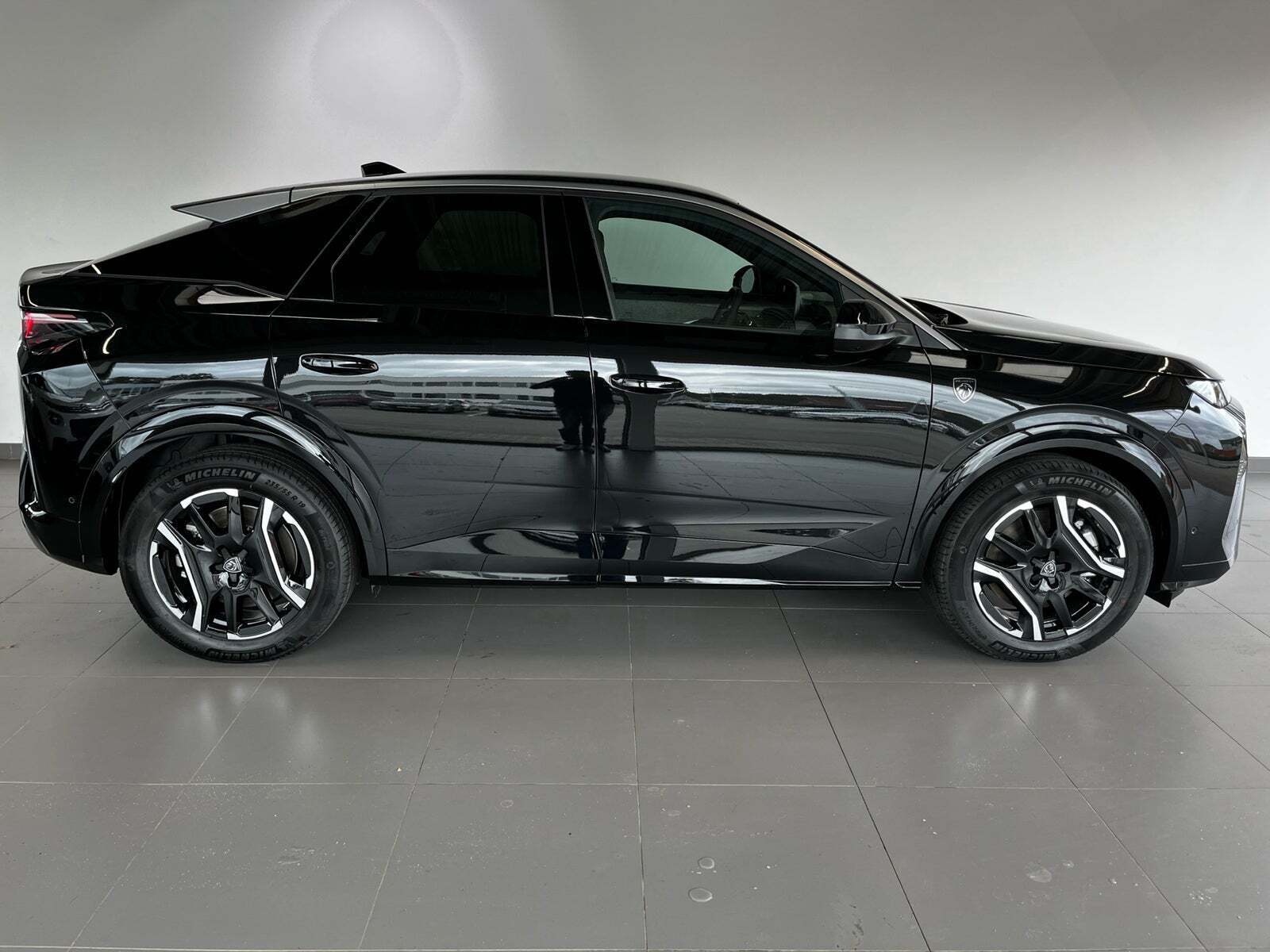 Peugeot e-3008 77 GT Pack