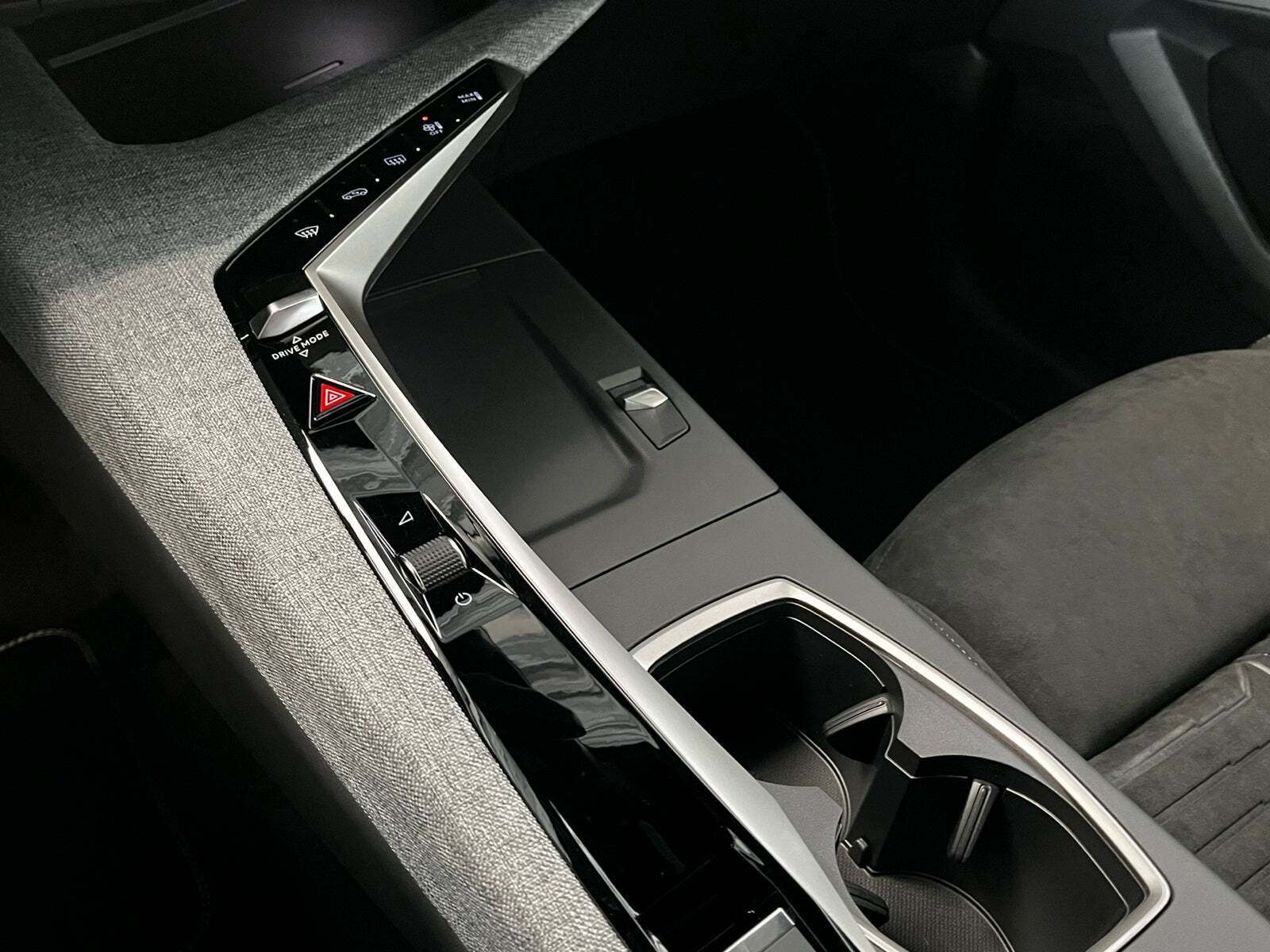 Sort Peugeot e-3008 fra 2025