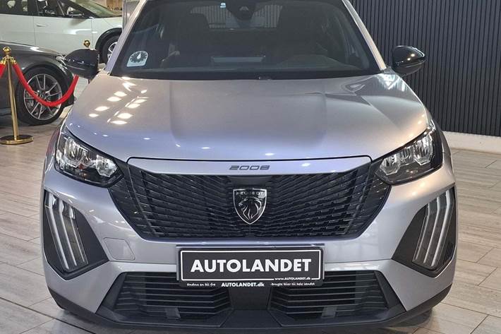 Sølv Peugeot e-2008 fra 2025