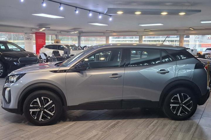 Sølv Peugeot e-2008 fra 2025