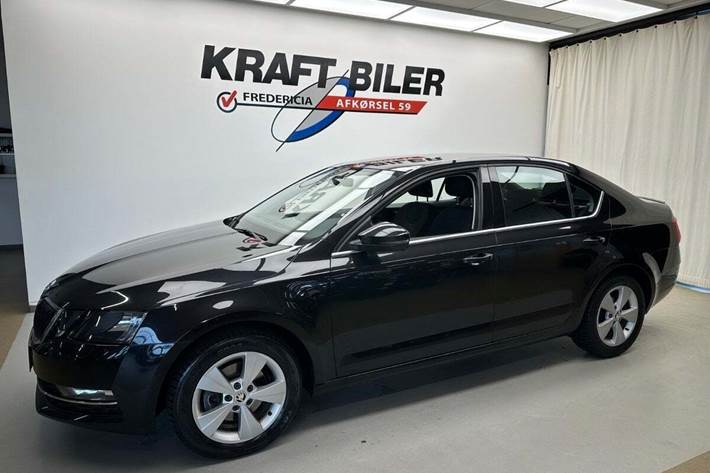 Sort Skoda Octavia fra 2018
