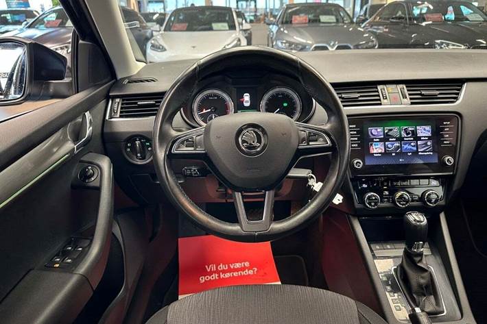 Sort Skoda Octavia fra 2018