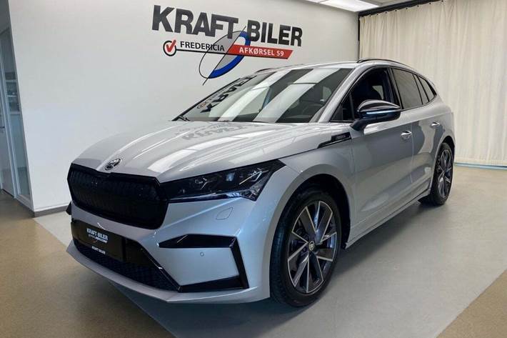 Sølv Skoda Enyaq fra 2023 set udefra
