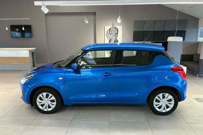 Blå Suzuki Swift fra 2020