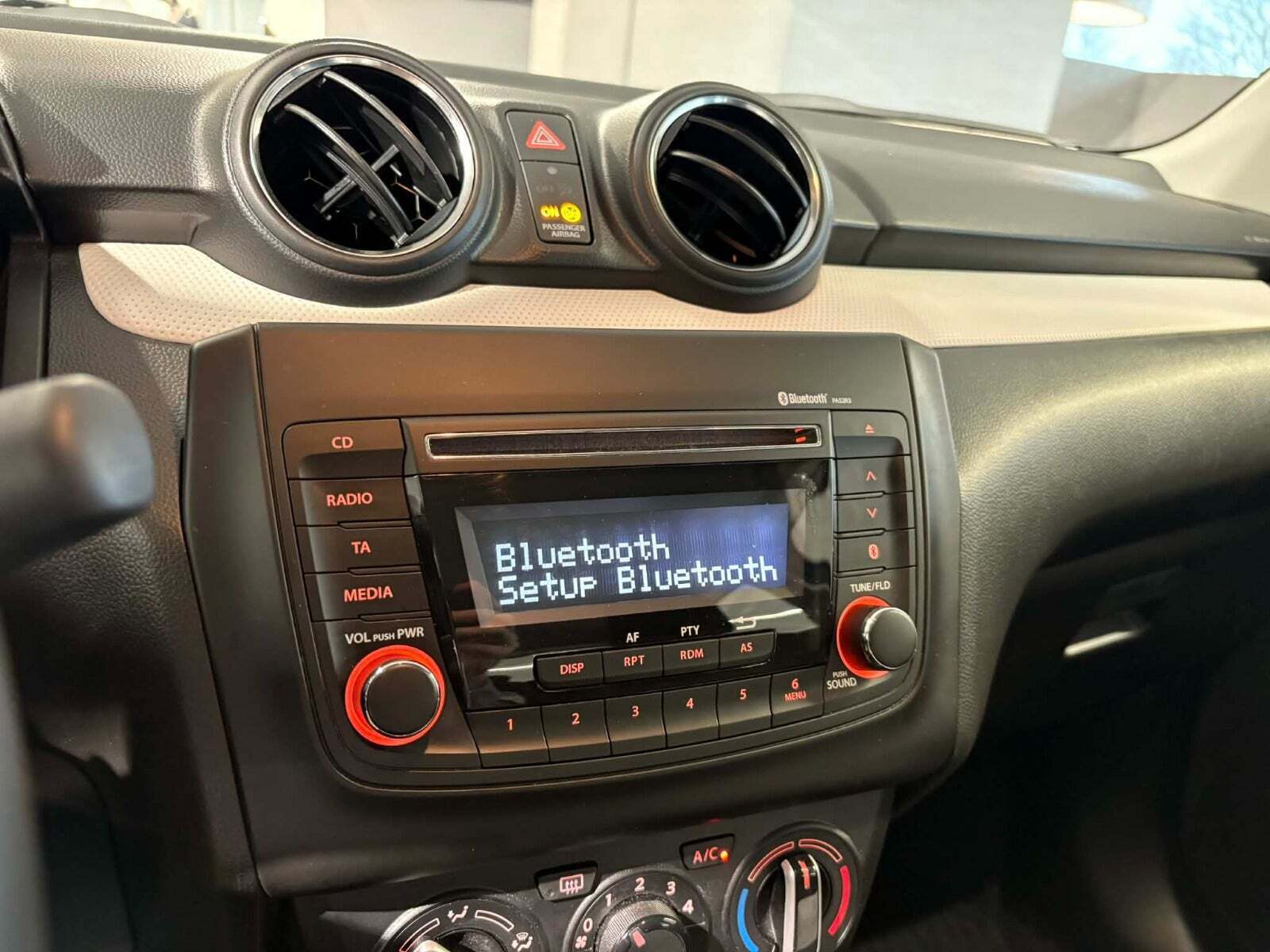 Blå Suzuki Swift fra 2020