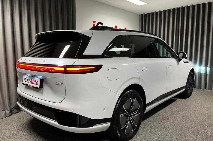 Hvid Xpeng G9 fra 2023