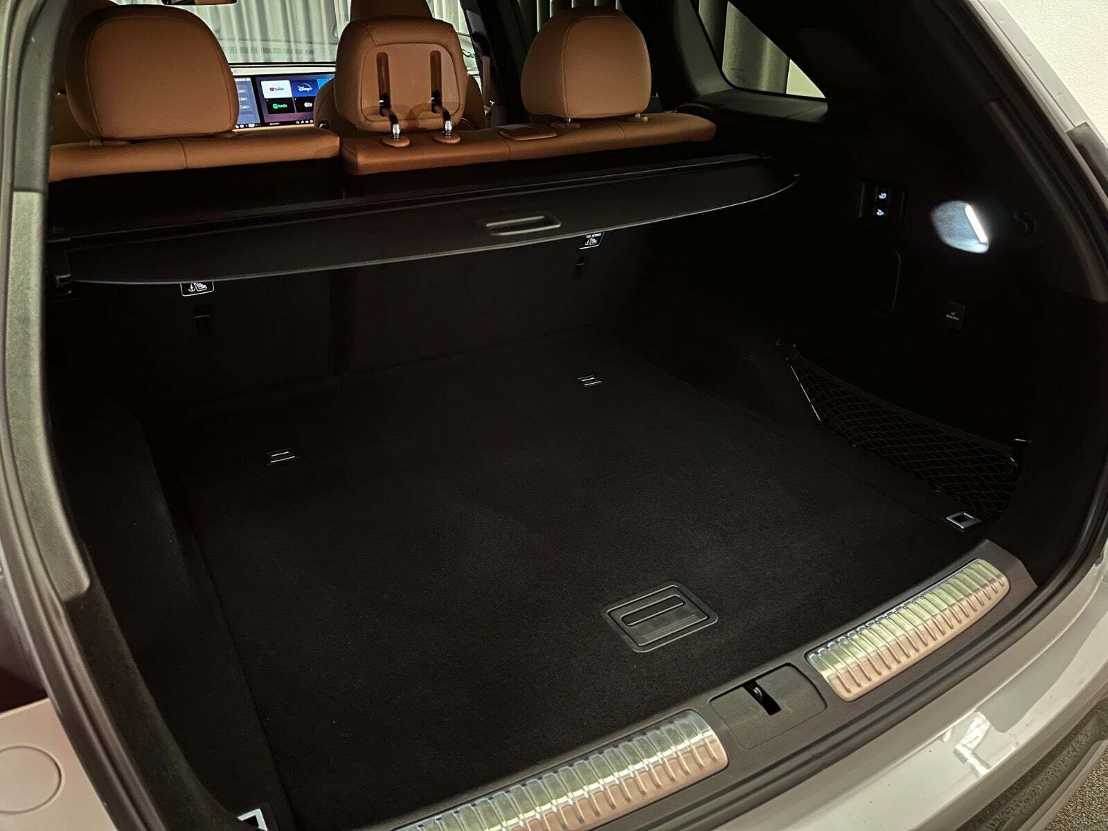 Hvid Xpeng G9 fra 2023