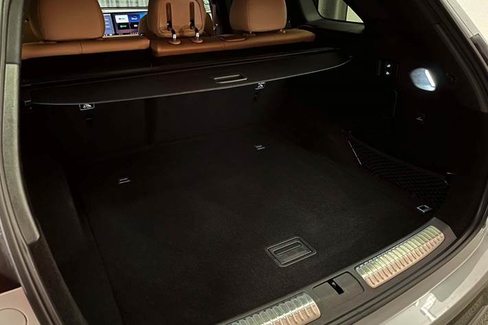 Hvid Xpeng G9 fra 2023