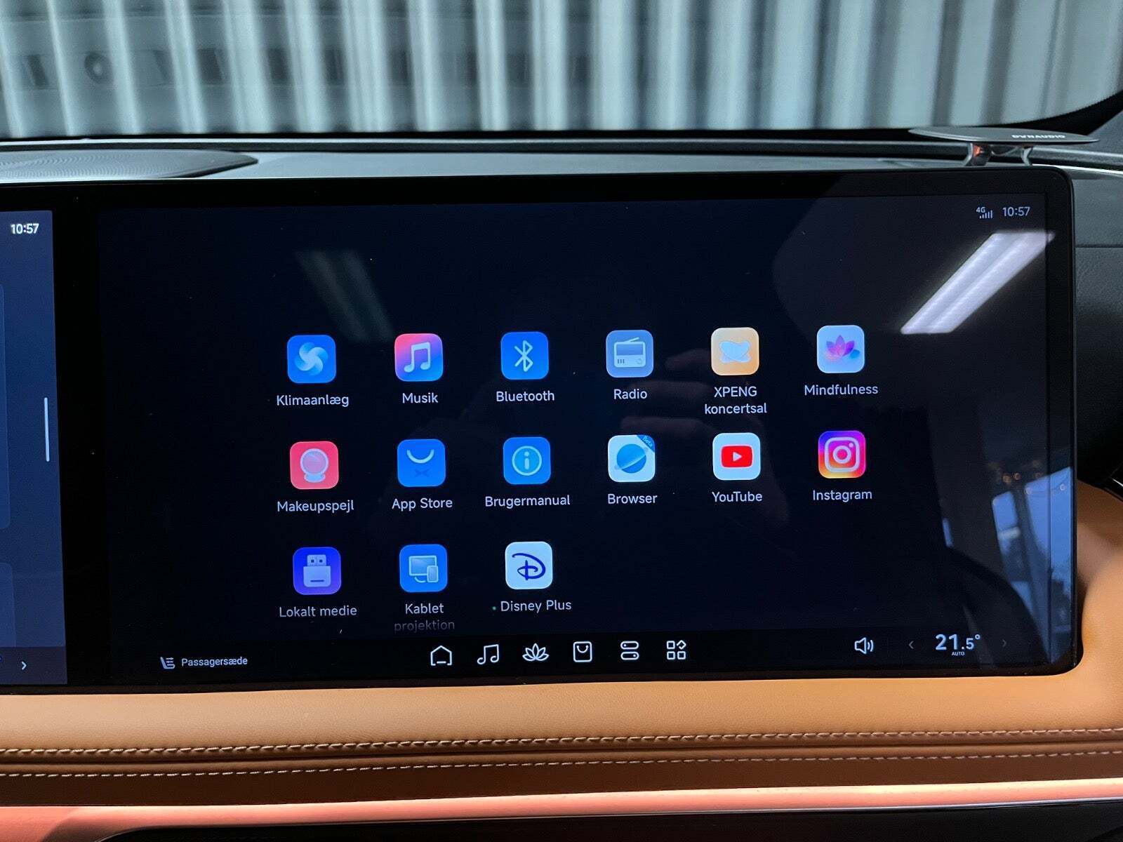 Hvid Xpeng G9 fra 2023