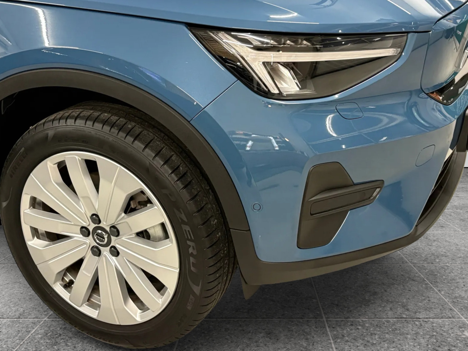 Volvo EX40 Extended Range Core