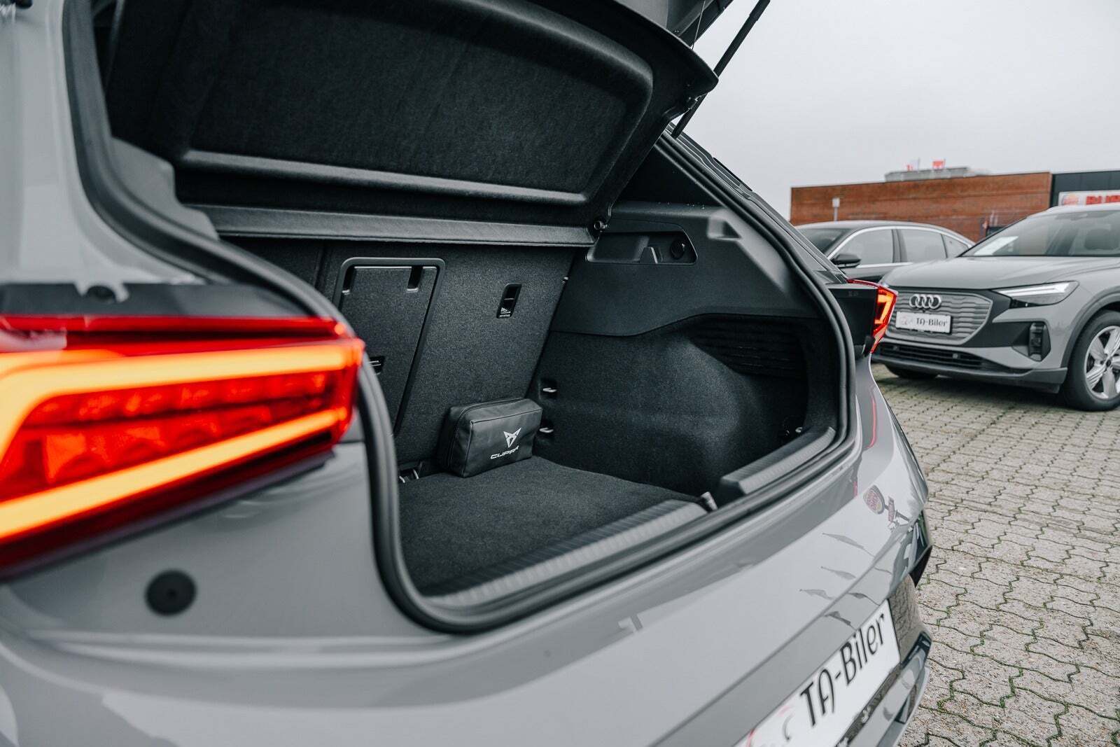 Grå Cupra Born fra 2023