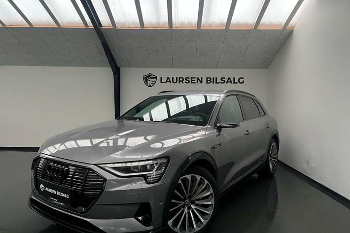 Grå Audi e-tron fra 2019 set udefra