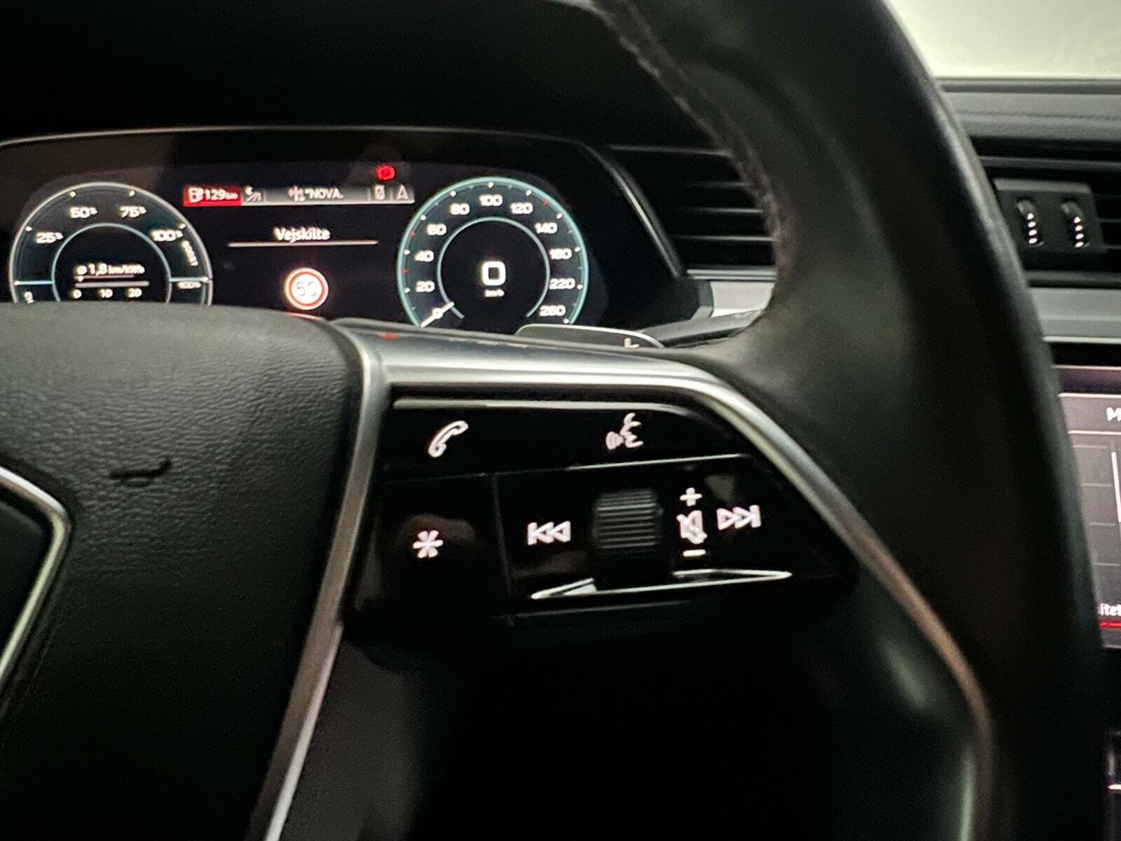 Grå Audi e-tron fra 2019